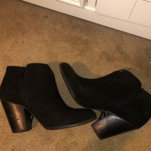 Carlos Santana Black suede fringe booties